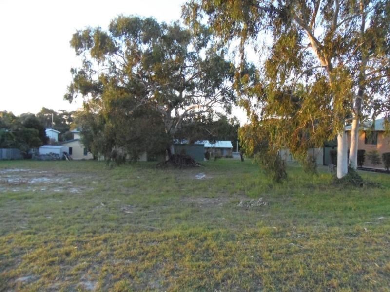 15 Manooka Drive, Rainbow Beach QLD 4581