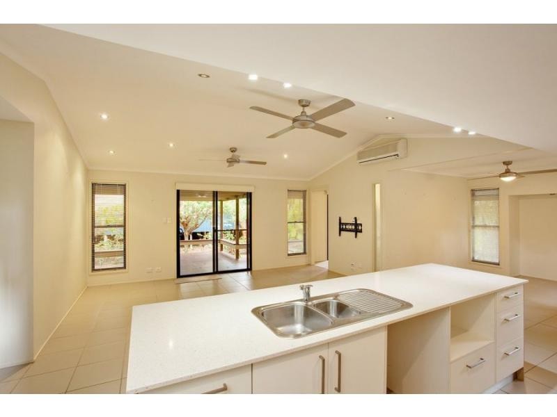 6 Orania Street, Rainbow Beach QLD 4581