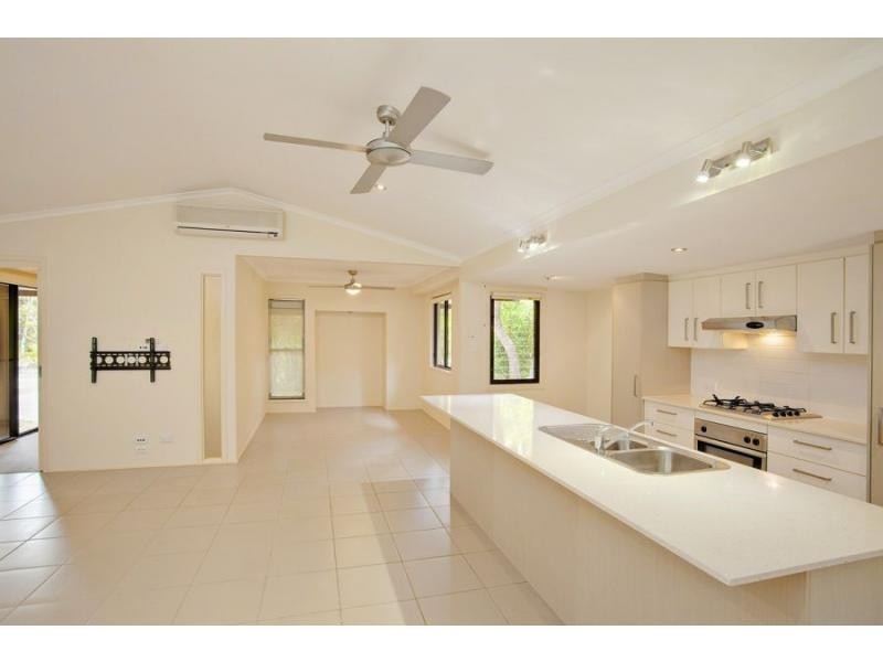 6 Orania Street, Rainbow Beach QLD 4581