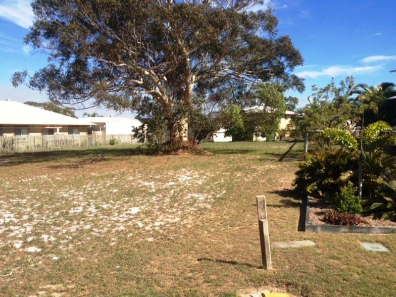 52 Bombala Crescent, Rainbow Beach QLD 4581