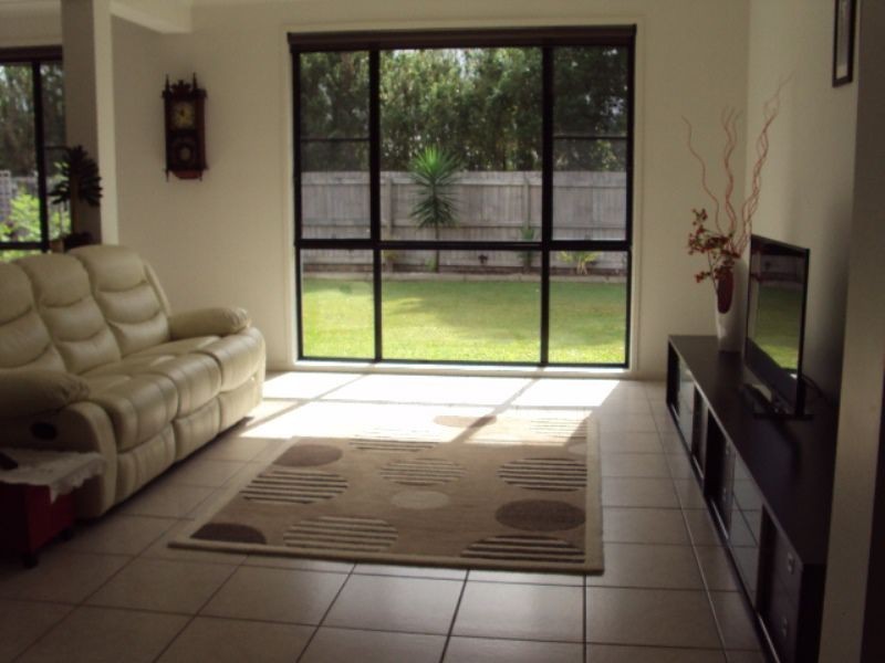 52 Creekside Esplanade, Cooloola Cove QLD 4580