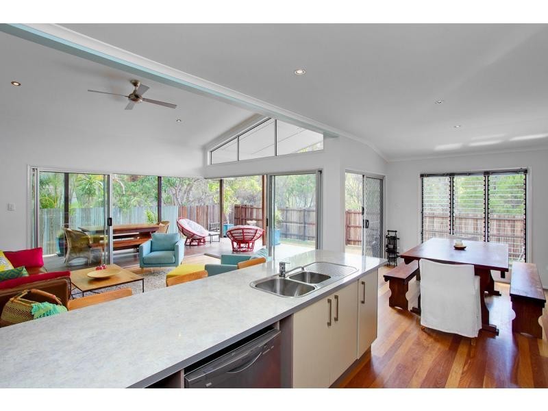 2/2 Coora Court, Rainbow Beach QLD 4581