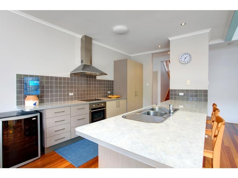 2/2 Coora Court, Rainbow Beach QLD 4581