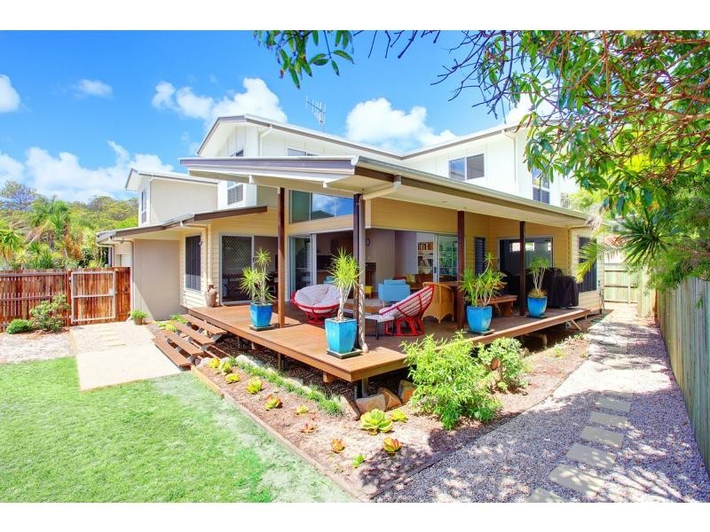 2/2 Coora Court, Rainbow Beach QLD 4581