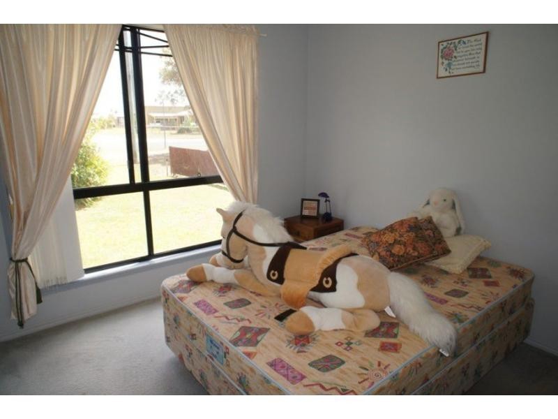 8 Canberra Avenue, Cooloola Cove QLD 4580