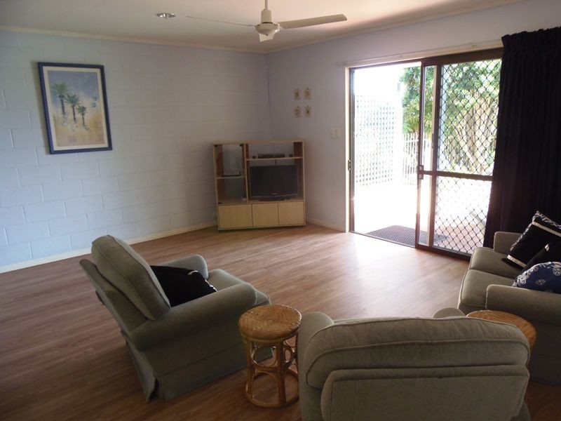 1 and 2/2 Larapinta Court, Rainbow Beach QLD 4581