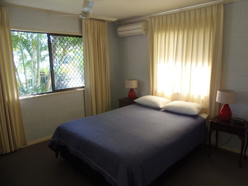 1 and 2/2 Larapinta Court, Rainbow Beach QLD 4581