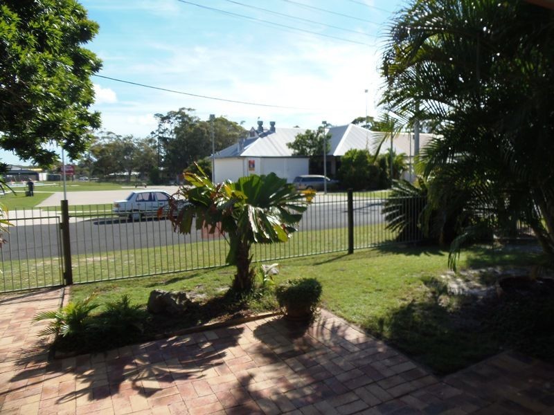 1 and 2/2 Larapinta Court, Rainbow Beach QLD 4581