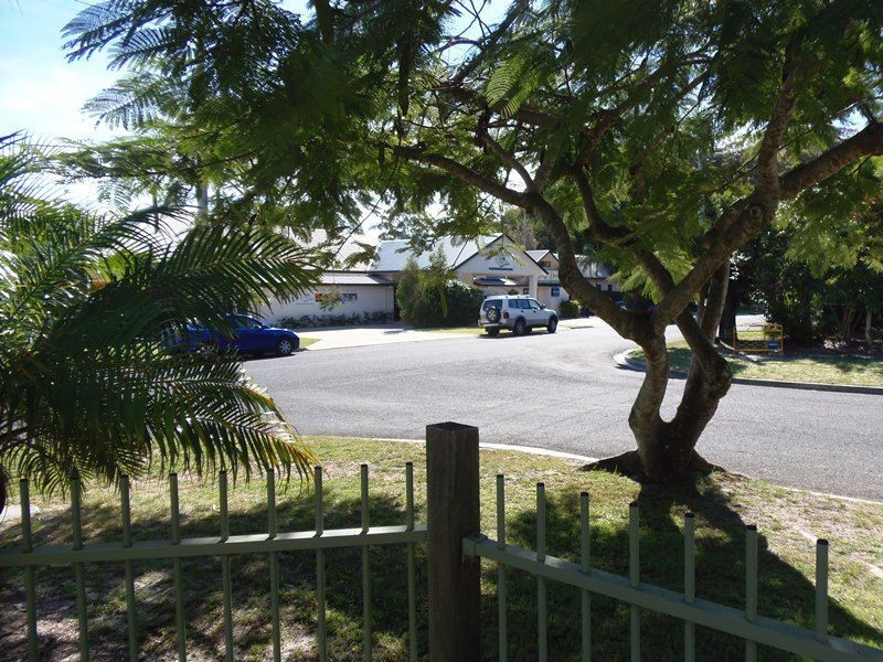 1 and 2/2 Larapinta Court, Rainbow Beach QLD 4581
