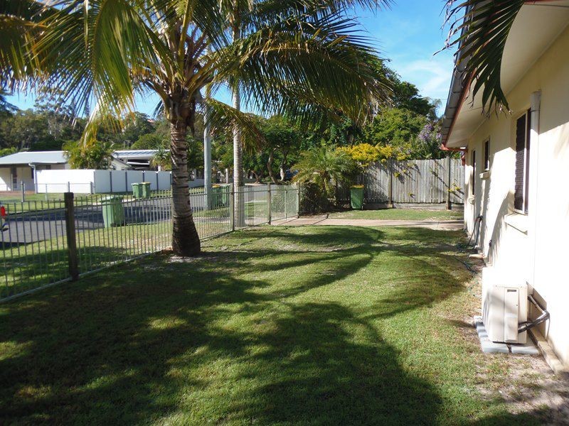 1 and 2/2 Larapinta Court, Rainbow Beach QLD 4581