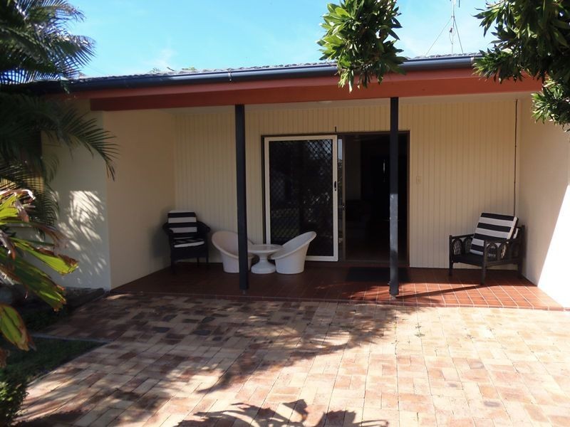 1 and 2/2 Larapinta Court, Rainbow Beach QLD 4581