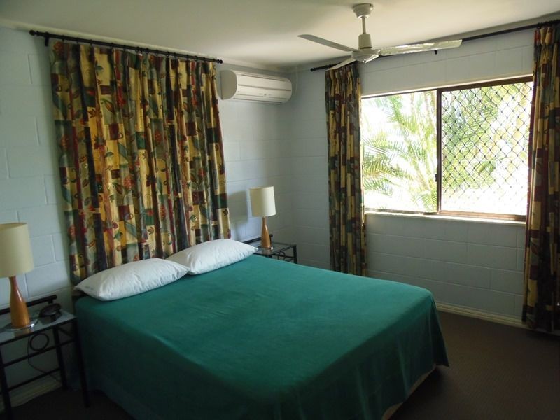 1 and 2/2 Larapinta Court, Rainbow Beach QLD 4581