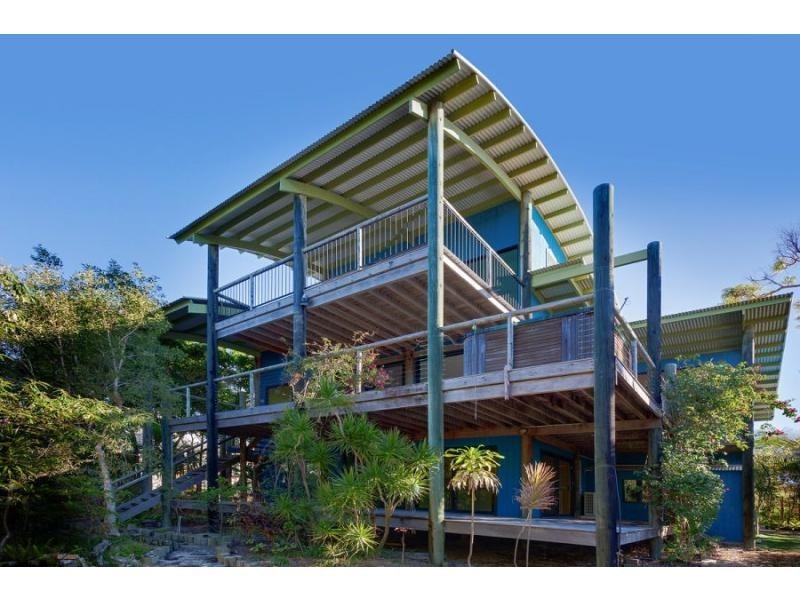25 Naiad Court, Rainbow Beach QLD 4581