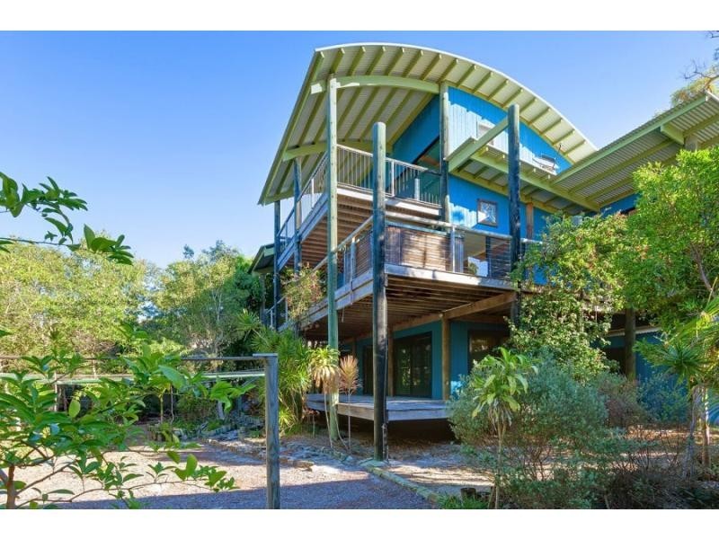 25 Naiad Court, Rainbow Beach QLD 4581