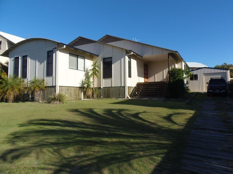 14 Manooka Drive, Rainbow Beach QLD 4581