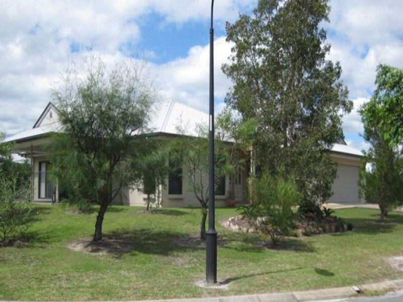 1 Lomandra Avenue, Cooloola Cove QLD 4580