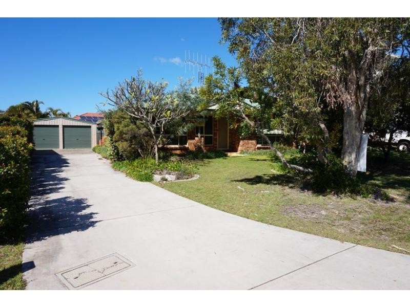 4 Boronia Place, Rainbow Beach QLD 4581