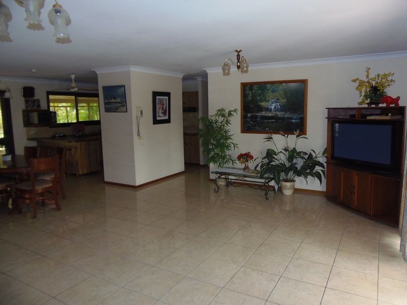 6 Kurana Street, Rainbow Beach QLD 4581