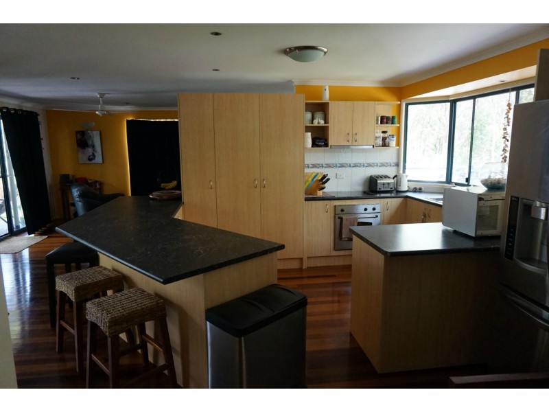 10 Naiad Court, Rainbow Beach QLD 4581