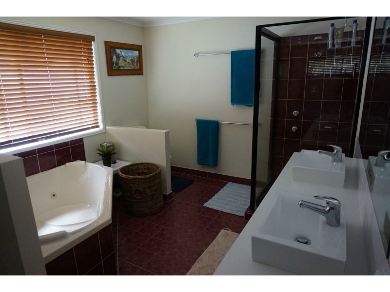 10 Naiad Court, Rainbow Beach QLD 4581