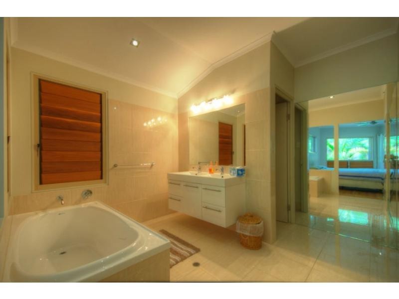29 Bomburra Court, Rainbow Beach QLD 4581