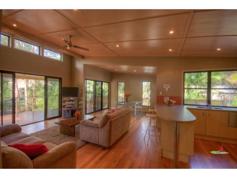 12 Naiad Court, Rainbow Beach QLD 4581