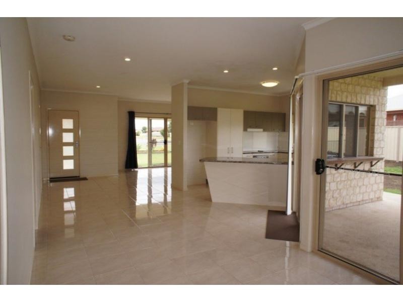 44 Canberra Avenue, Cooloola Cove QLD 4580