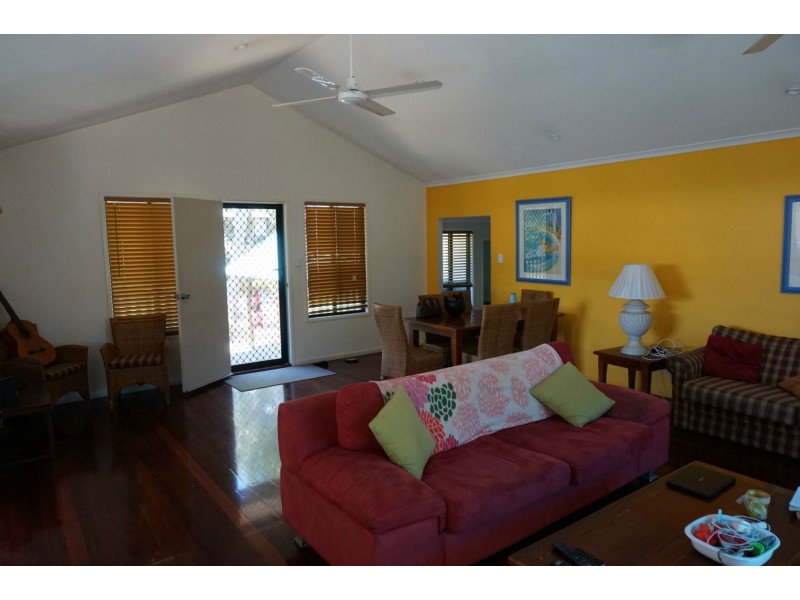 11 Naiad Court, Rainbow Beach QLD 4581