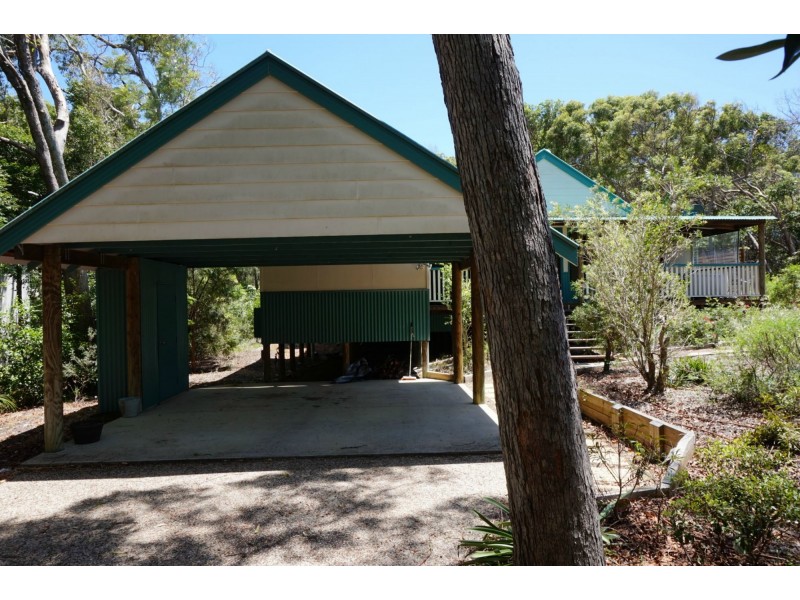 11 Naiad Court, Rainbow Beach QLD 4581