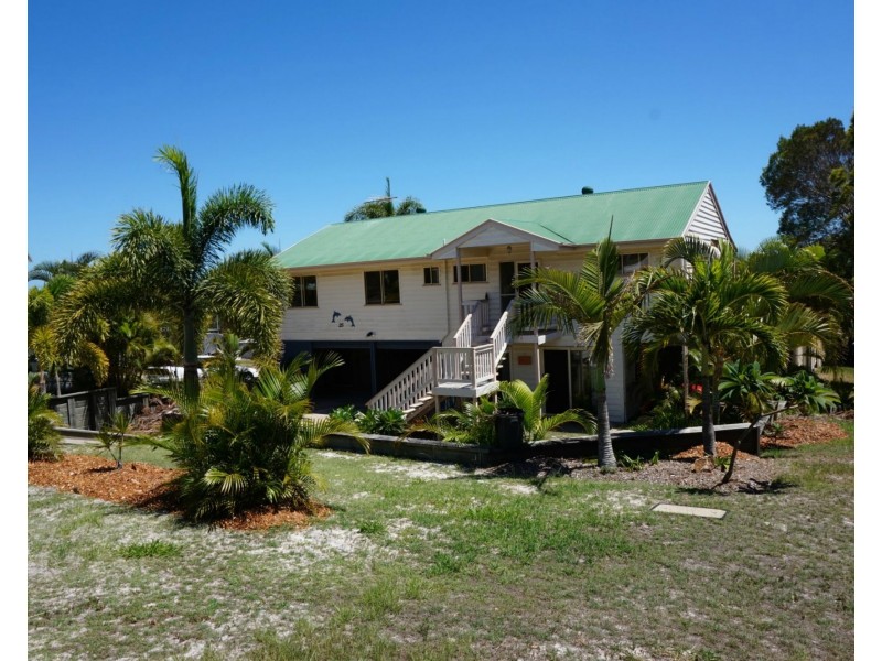 25 Manooka Drive, Rainbow Beach QLD 4581