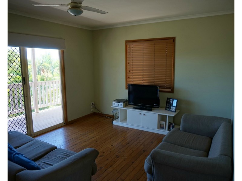 25 Manooka Drive, Rainbow Beach QLD 4581