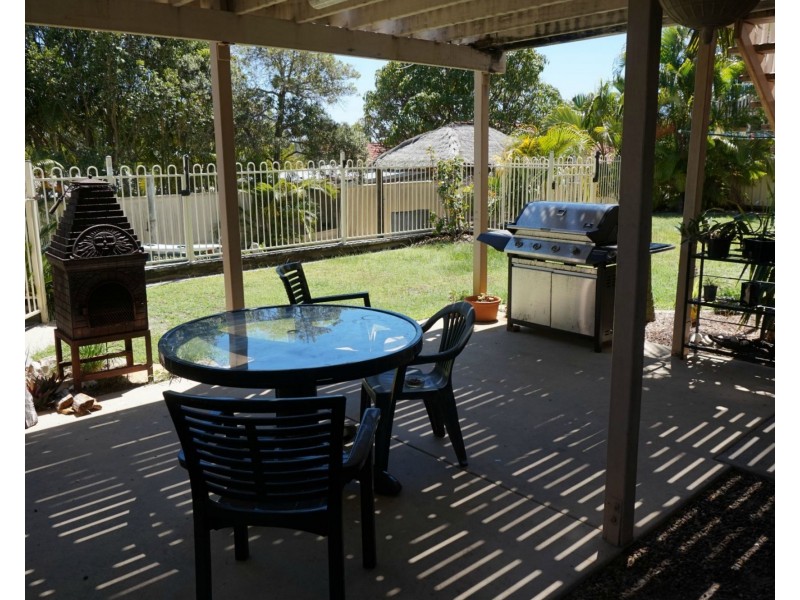 25 Manooka Drive, Rainbow Beach QLD 4581