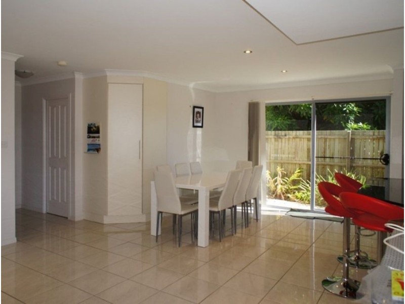 Unit 4/26 Esplanade, Tin Can Bay QLD 4580