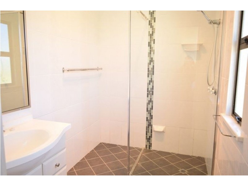 37 Canberra Avenue, Cooloola Cove QLD 4580