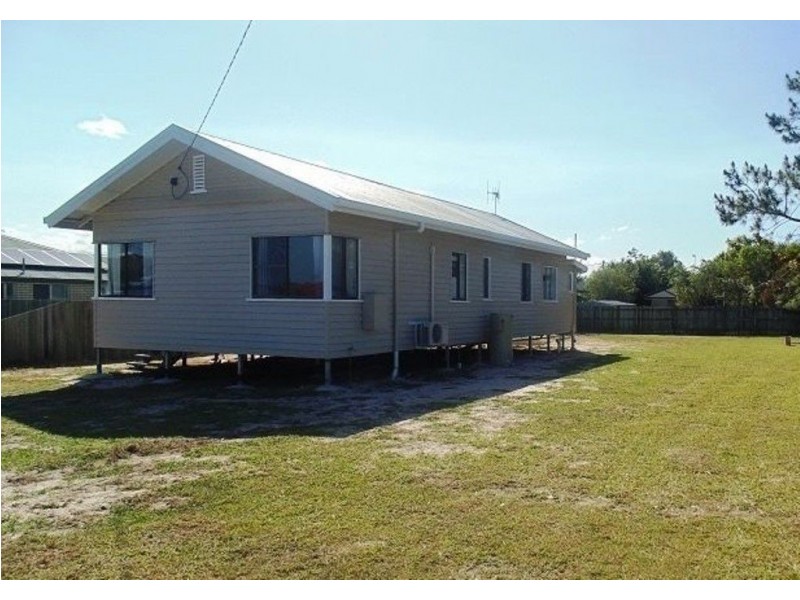 37 Canberra Avenue, Cooloola Cove QLD 4580