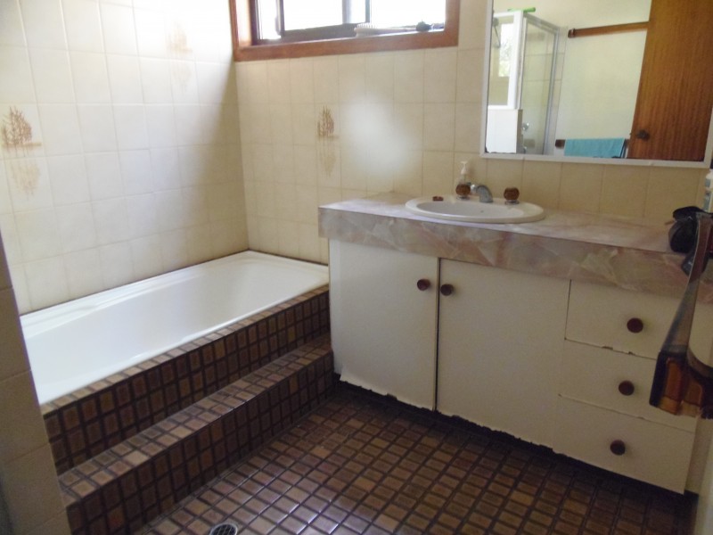 104 Cooloola Dr, Rainbow Beach QLD 4581