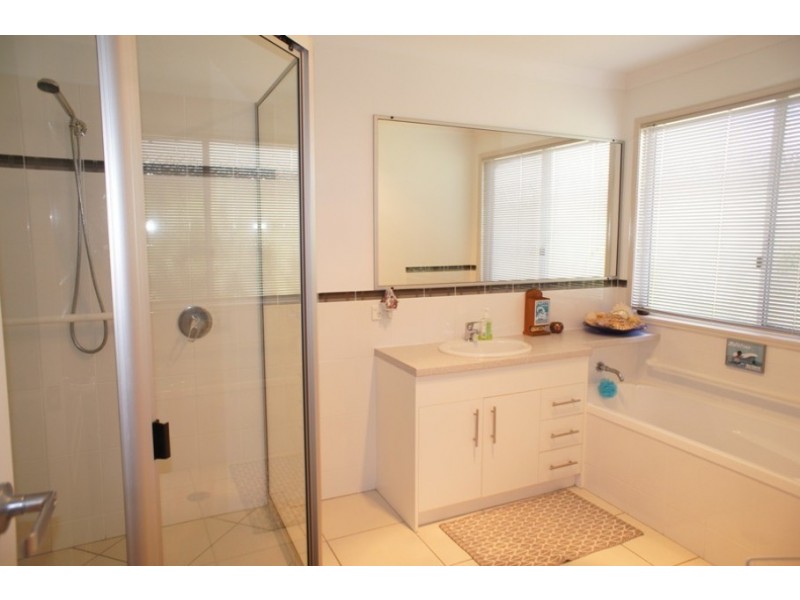 25 Creekside Esp, Cooloola Cove QLD 4580