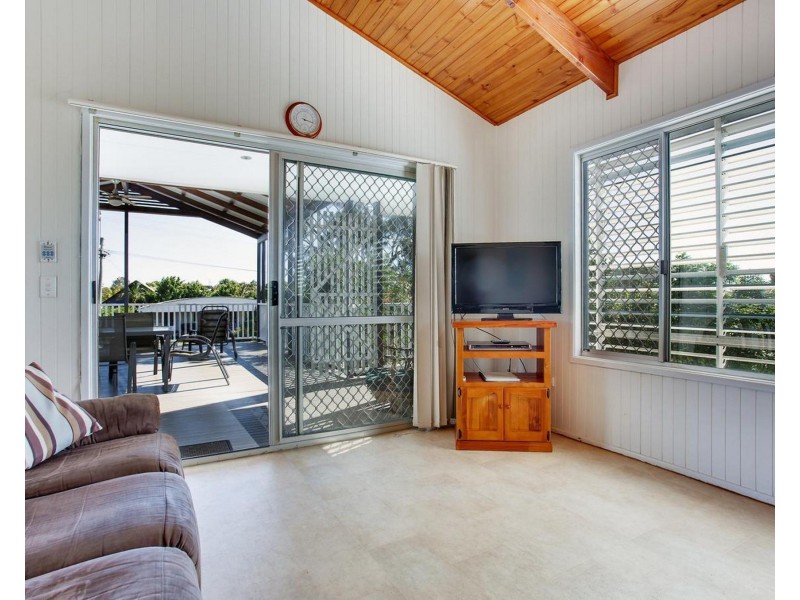 11 Zircon Ave, Rainbow Beach QLD 4581