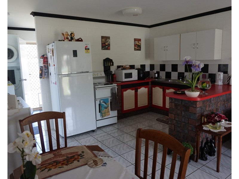 5 Bombala Cres, Rainbow Beach QLD 4581