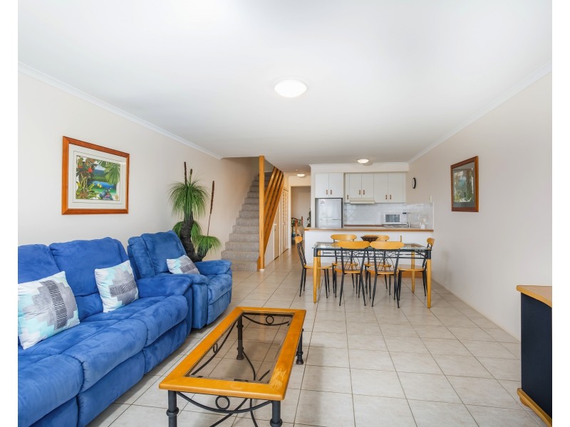2/42 Manooka Dr, Rainbow Beach QLD 4581