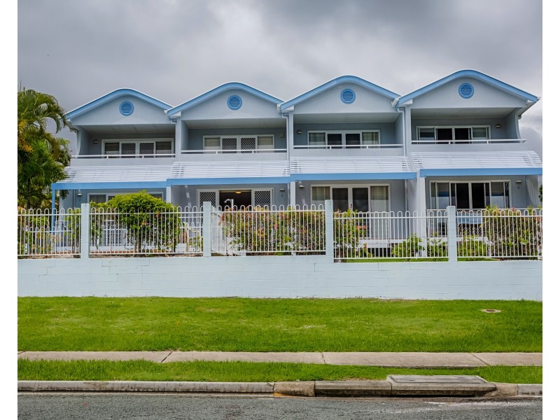 2/42 Manooka Dr, Rainbow Beach QLD 4581