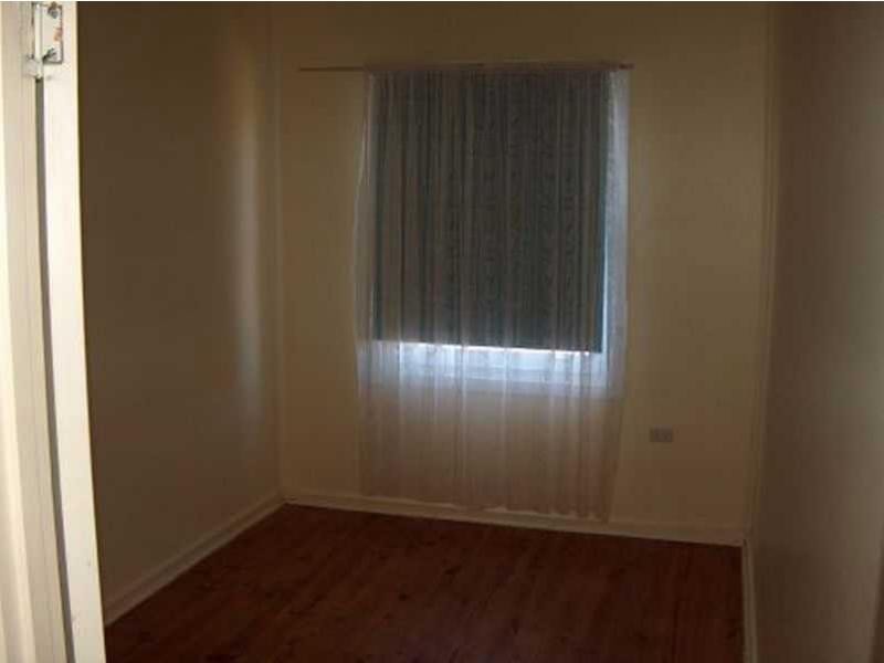 8 midlow Road, Elizabeth SA 5112