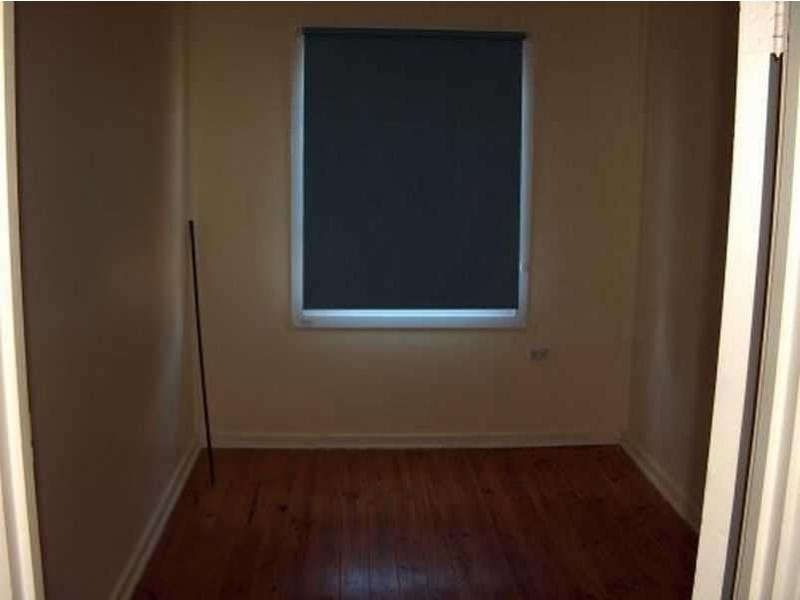 8 midlow Road, Elizabeth SA 5112