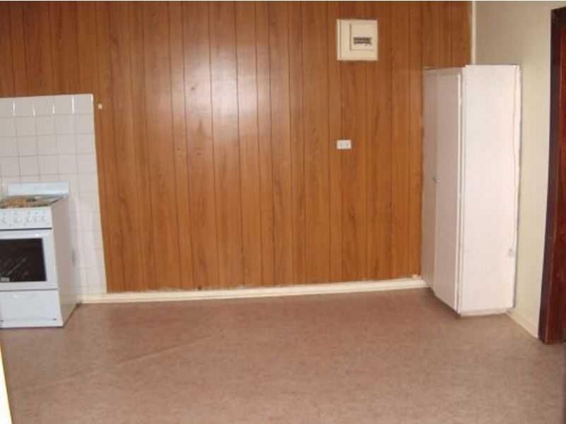 8 midlow Road, Elizabeth SA 5112