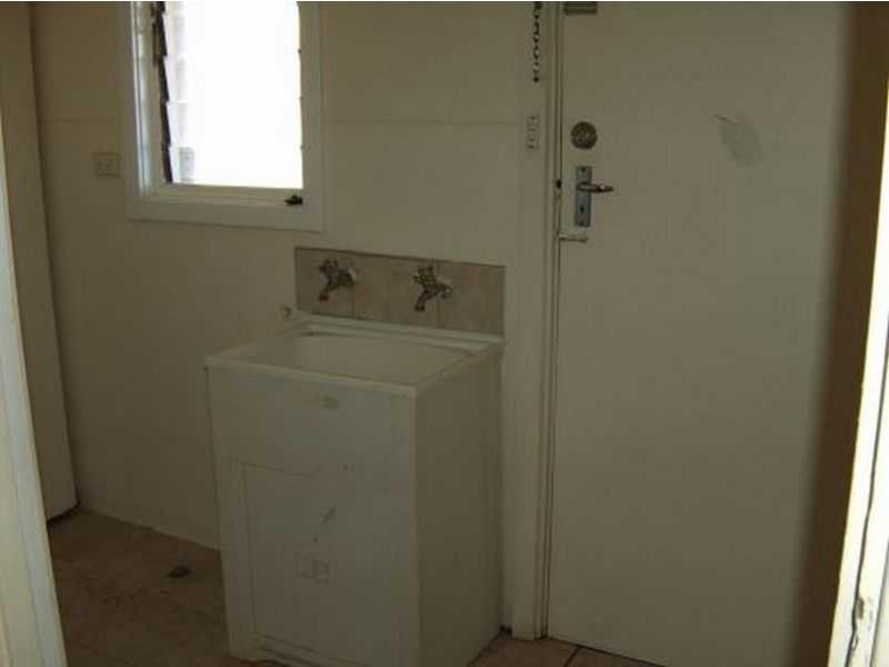 8 midlow Road, Elizabeth SA 5112