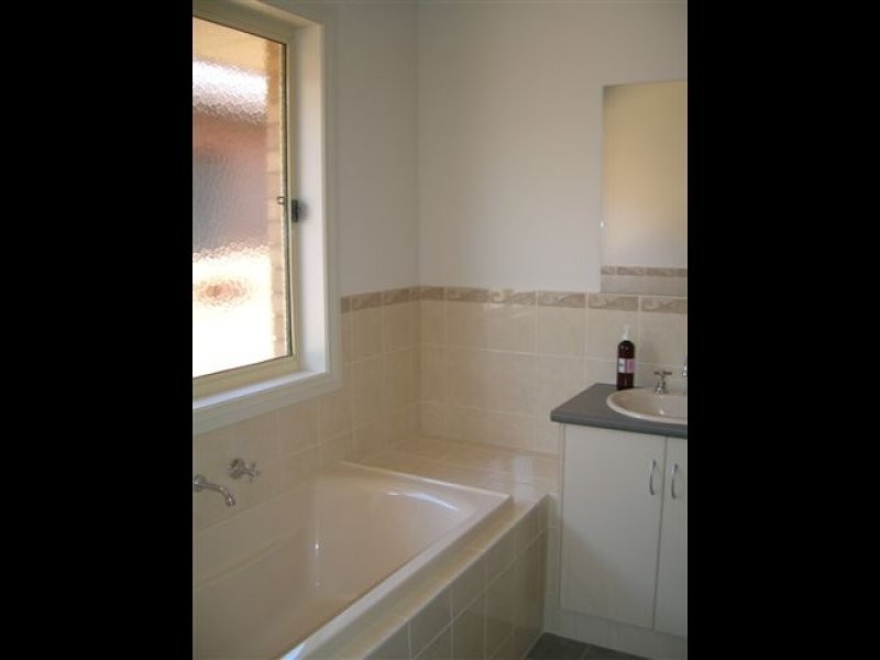 6 kimvu Court, Munno Para West SA 5115