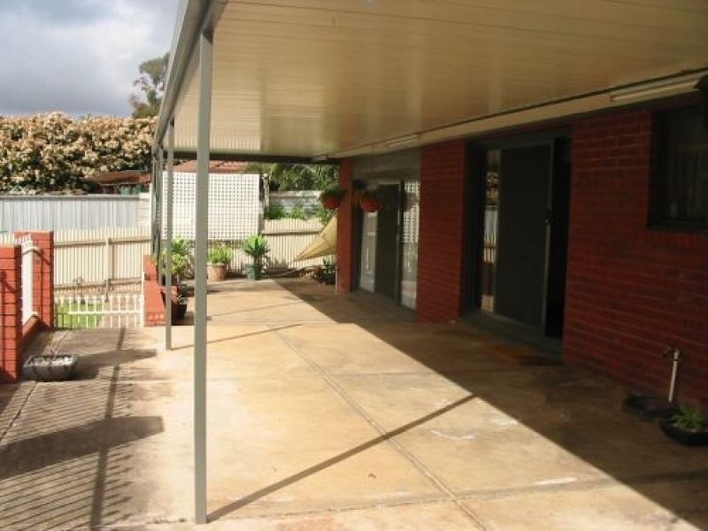 17 Doulton Crescent, Modbury Heights SA 5092