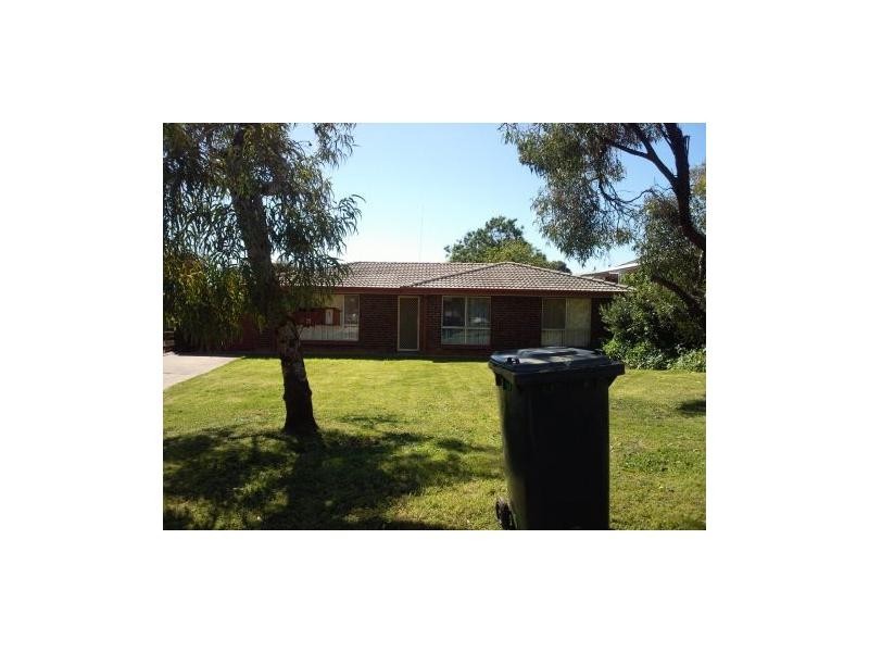 6 Oakland Street, Para Hills SA 5096
