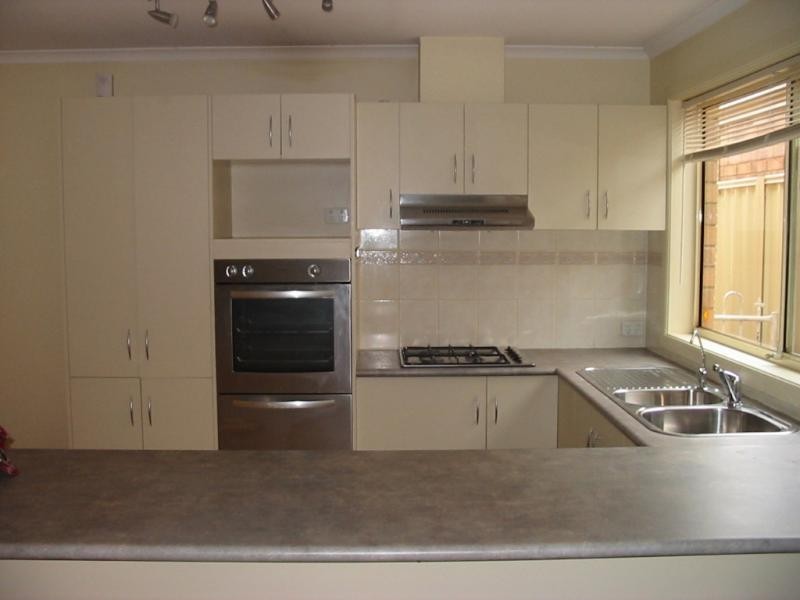 8 Cyclamen Avenue, Para Hills SA 5096