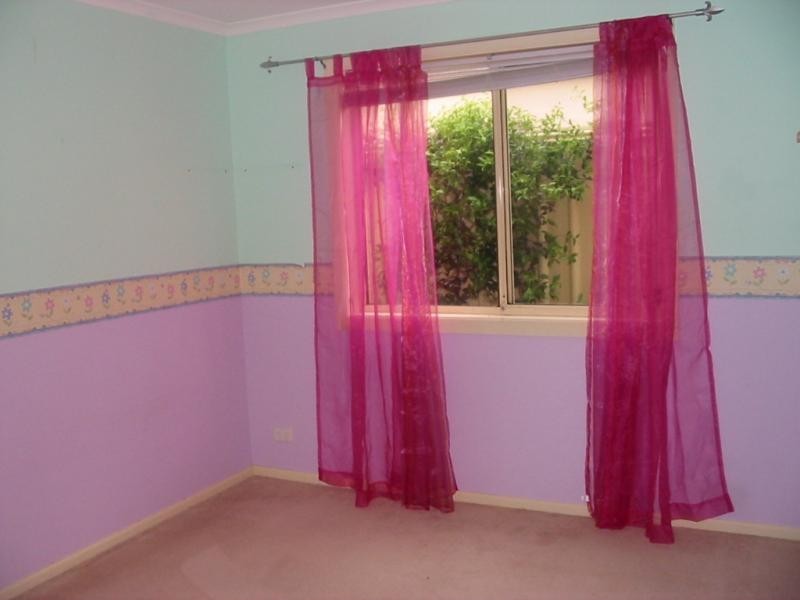 8 Cyclamen Avenue, Para Hills SA 5096